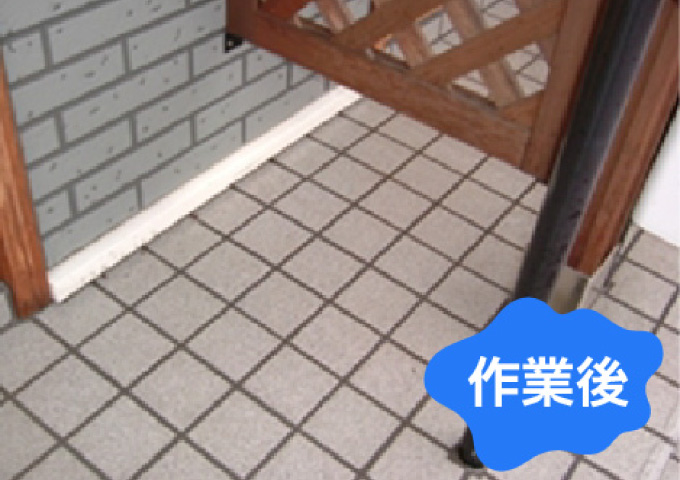 共用部床面高圧洗浄作業（玄関）